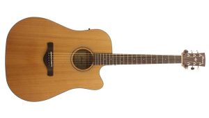 گیتار ساخته شده از چوب سدار یا سرو