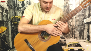 قسمت تاستو (tasto) در گیتار کلاسیک که روی آخرین فرت های دسته قرار دارد.